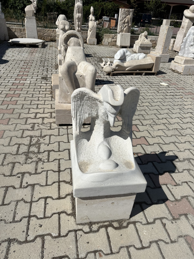 Bird sculpture